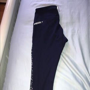 Gym shark leggings